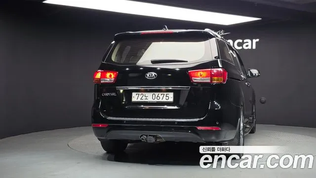 Kia Carnival 2018 thumb 4