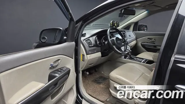 Kia Carnival 2018 thumb 10