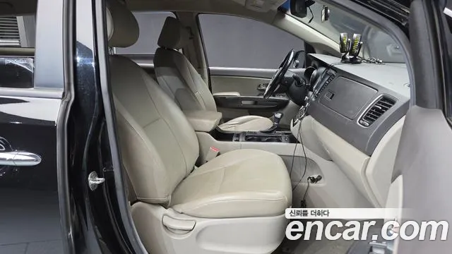 Kia Carnival 2018 thumb 11