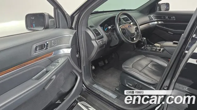 Ford Explorer 2019 thumb 10