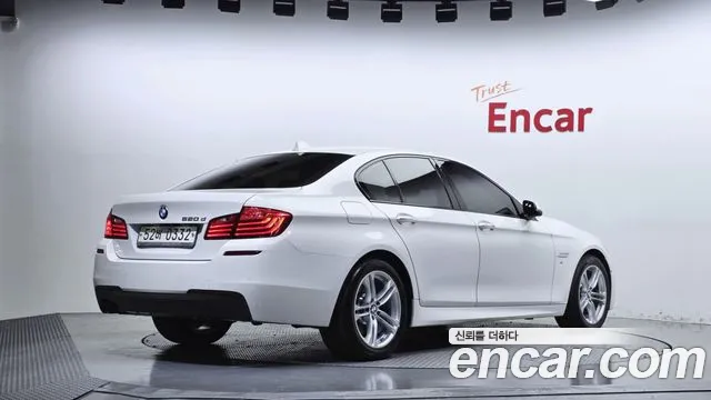 BMW 5-Series 2016 thumb 2