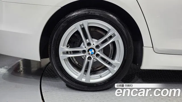 BMW 5-Series 2016 thumb 5