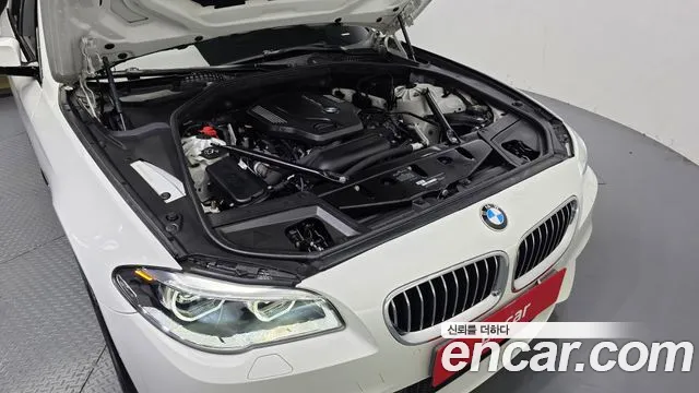 BMW 5-Series 2016 thumb 6