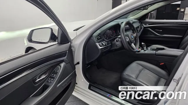 BMW 5-Series 2016 thumb 10