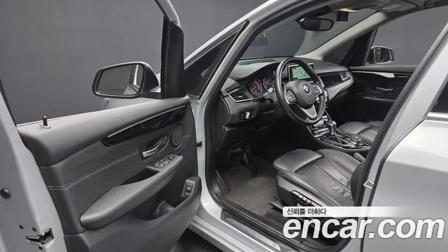 BMW 2-Series 2017 thumb 10