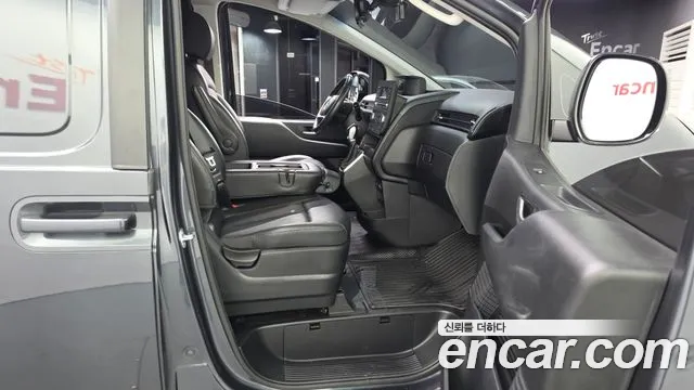 Hyundai Staria 2021 thumb 10