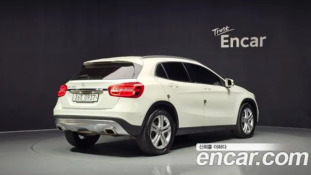 Mercedes-Benz GLA 2016 thumb 2