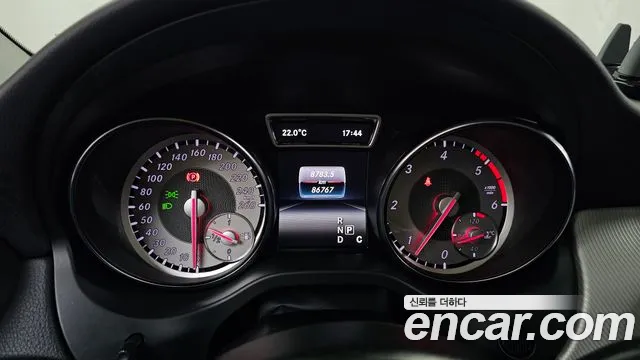 Mercedes-Benz GLA 2016 thumb 8