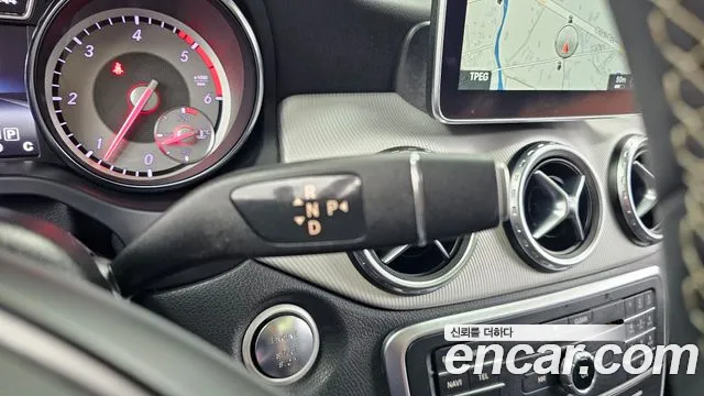 Mercedes-Benz GLA 2016 thumb 9