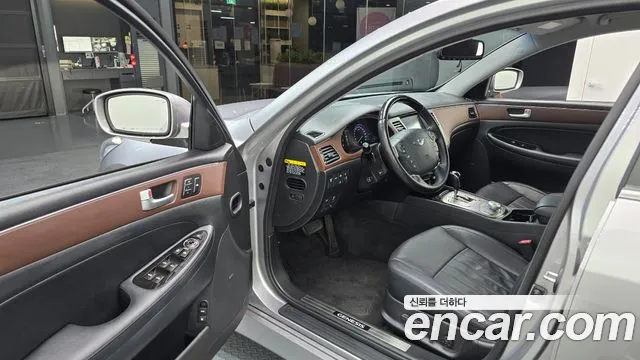 Hyundai Genesis 2013 thumb 10