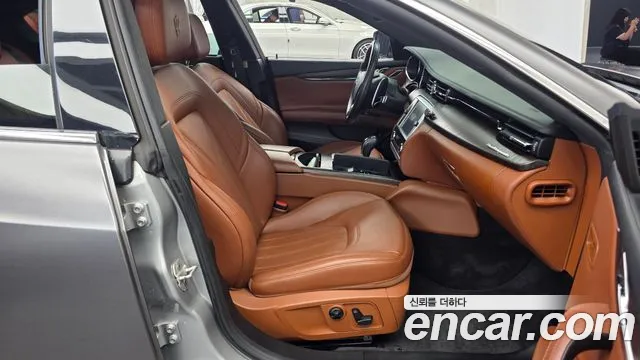 Maserati Quattroporte 2015 thumb 11