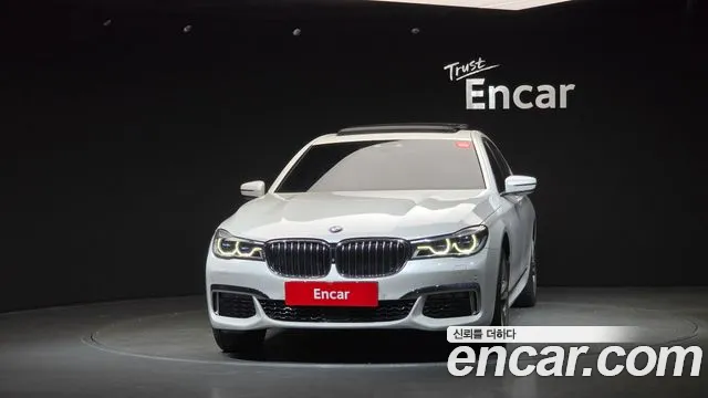 BMW 7-Series 2017 thumb 3