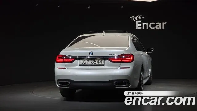 BMW 7-Series 2017 thumb 4