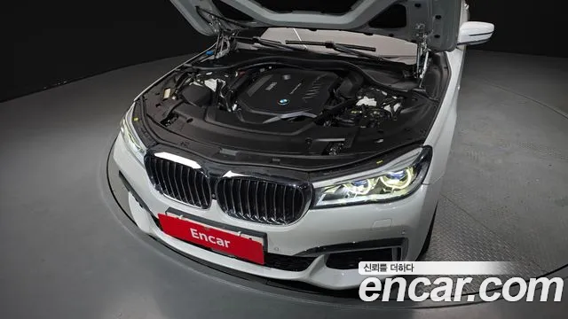 BMW 7-Series 2017 thumb 6