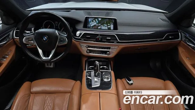 BMW 7-Series 2017 thumb 7