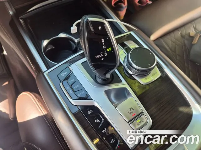 BMW 7-Series 2021 thumb 9