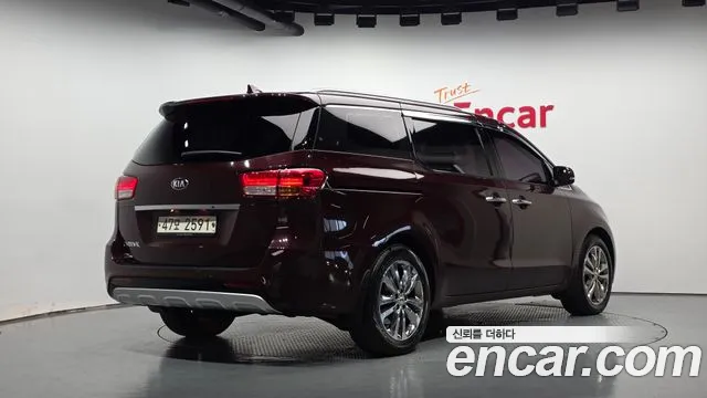Kia Carnival 2017 thumb 2