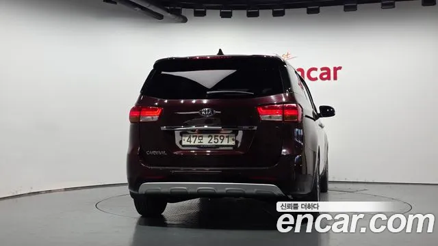 Kia Carnival 2017 thumb 4