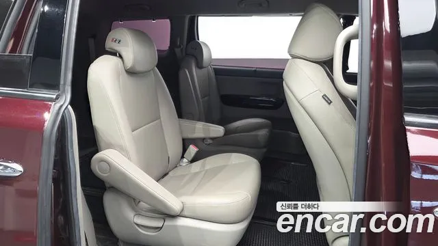 Kia Carnival 2017 thumb 11