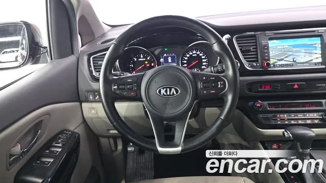 Kia Carnival 2017 thumb 12