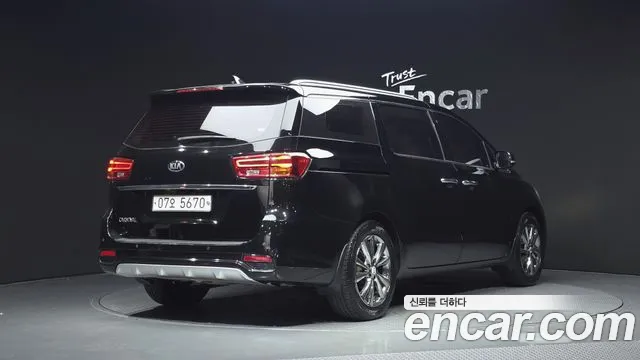 Kia Carnival 2018 thumb 2