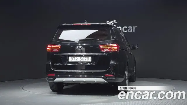 Kia Carnival 2018 thumb 4