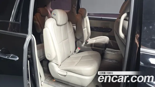 Kia Carnival 2018 thumb 11