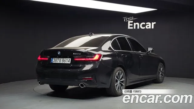 BMW 3-Series 2019 thumb 2