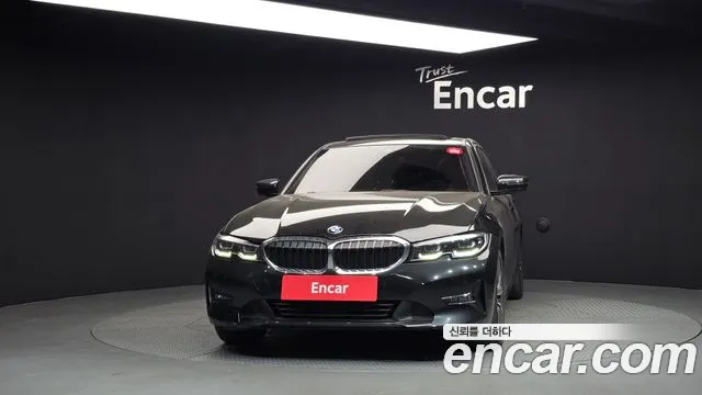 BMW 3-Series 2019 thumb 3