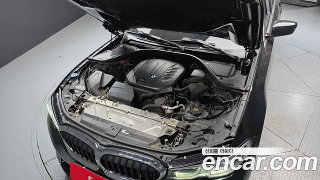 BMW 3-Series 2019 thumb 6