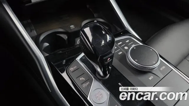 BMW 3-Series 2019 thumb 9