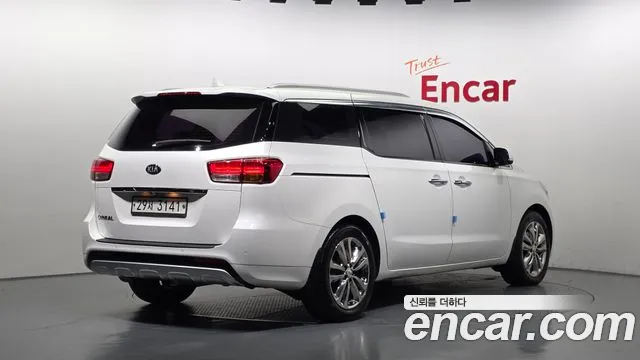 Kia Carnival 2017 thumb 2