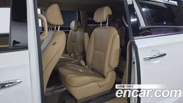 Kia Carnival 2017 thumb 11