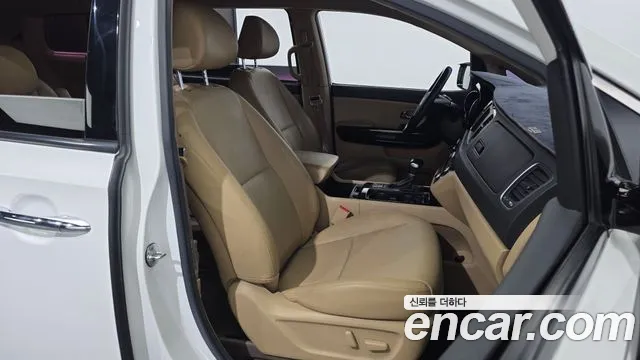 Kia Carnival 2017 thumb 12