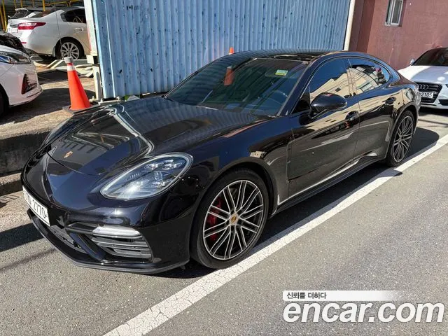 Porsche Panamera 2018 thumb 2