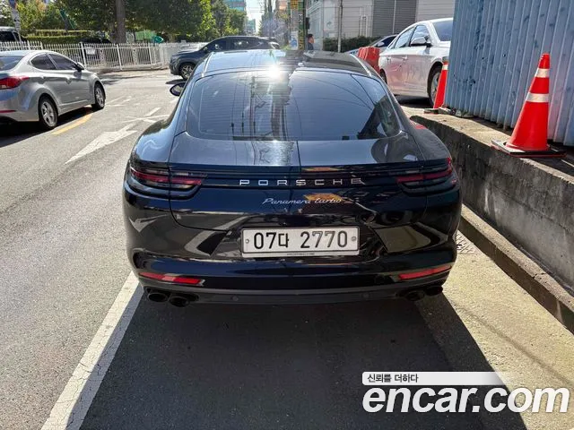 Porsche Panamera 2018 thumb 4
