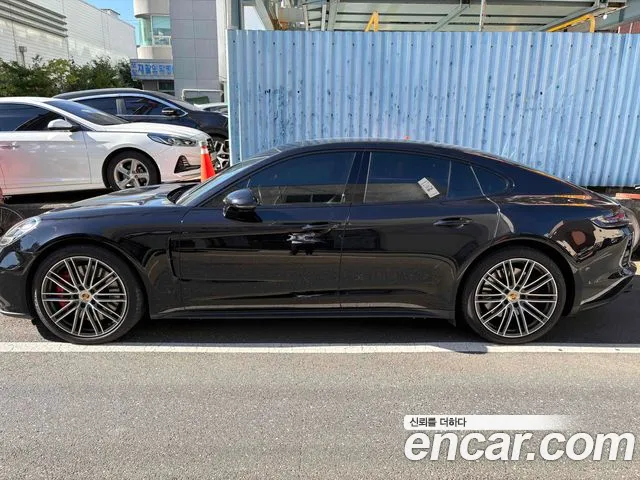 Porsche Panamera 2018 thumb 5