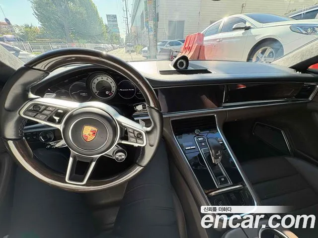 Porsche Panamera 2018 thumb 7