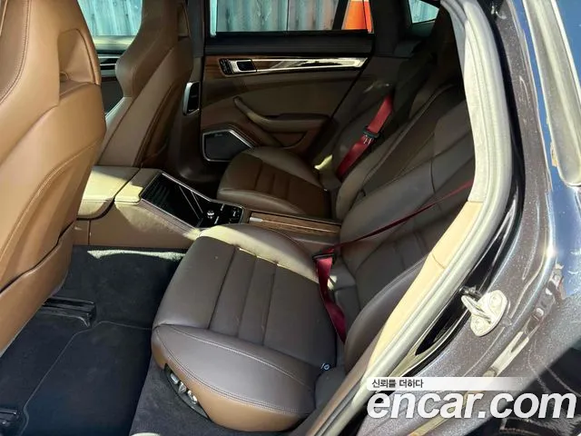 Porsche Panamera 2018 thumb 8