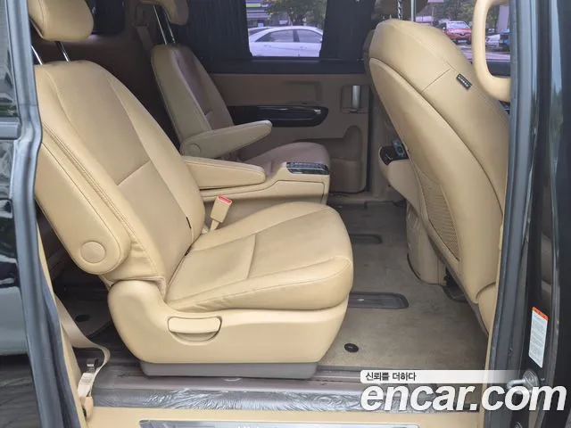 Kia Carnival 2019 thumb 5