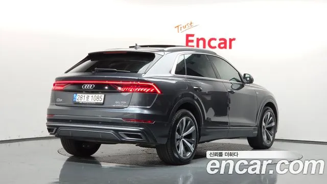 Audi Q8 2021 thumb 2