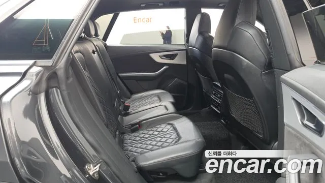 Audi Q8 2021 thumb 11
