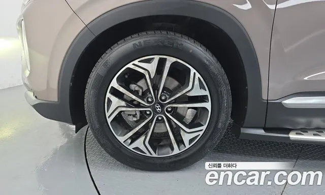 Hyundai Santa Fe 2018 thumb 5