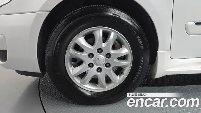 Kia Carnival 2012 thumb 4