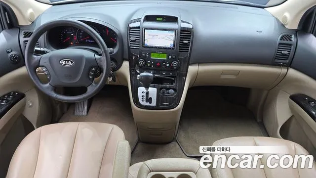 Kia Carnival 2012 thumb 6