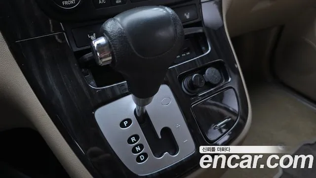 Kia Carnival 2012 thumb 8