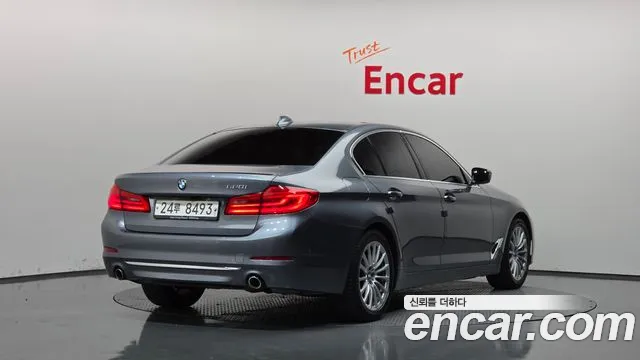 BMW 5-Series 2019 thumb 2