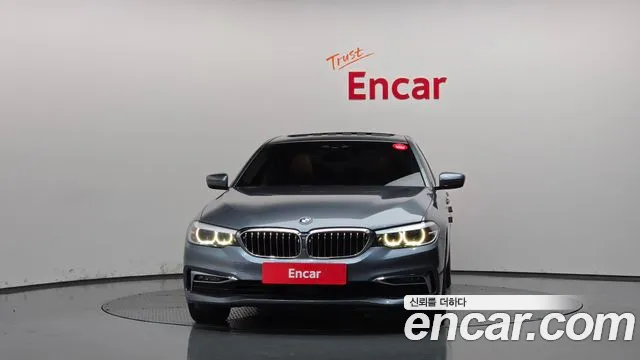 BMW 5-Series 2019 thumb 3
