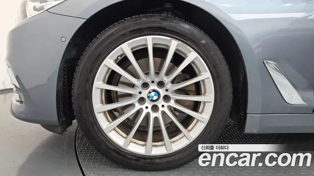 BMW 5-Series 2019 thumb 5