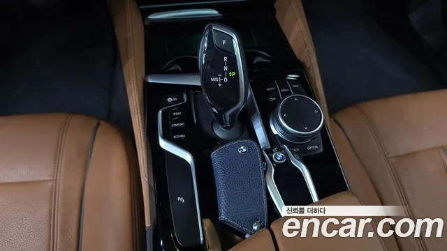 BMW 5-Series 2019 thumb 9
